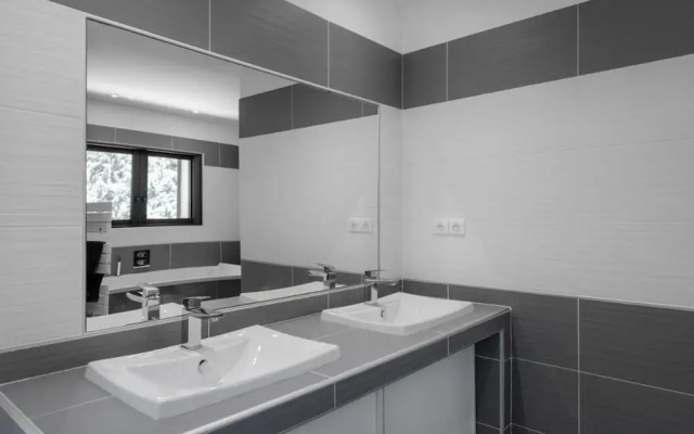 Villa With Heated Swimming Pool spa gym and Cinema