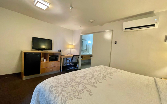 Red Roof Inn PLUS+ & Suites Tampa