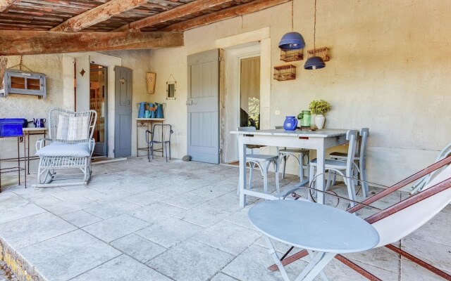 Rustic Cottage in Oppede With Shared Pool