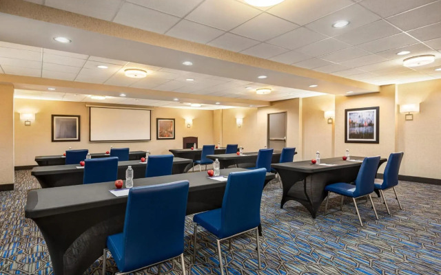 Holiday Inn Express Hotel & Suites Fredericksburg by IHG