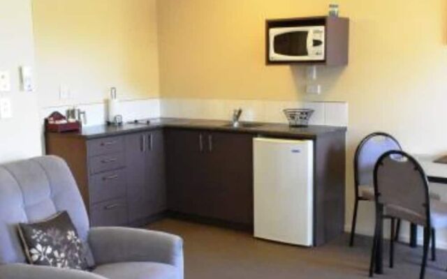 BKs Chardonnay Motor Lodge