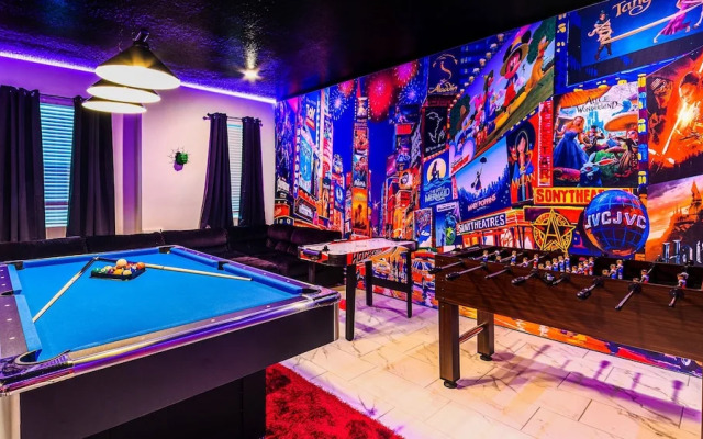 Family Oasis: Pool, Themed Rooms & Resort Access