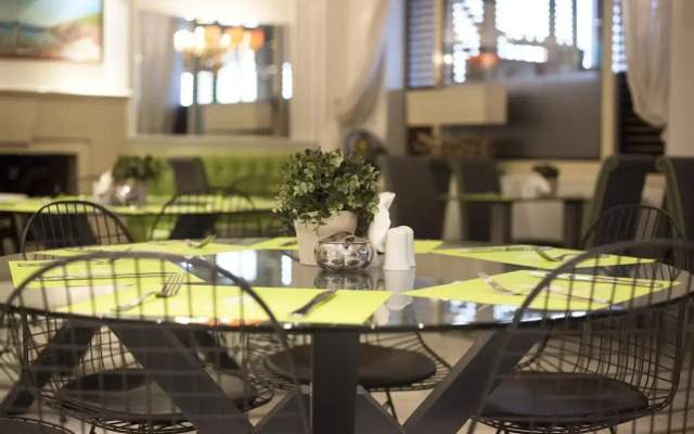 Golden Star City Resort