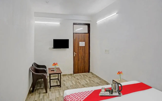 OYO Hotel Nirvan Near Jahangirpuri Metro Station
