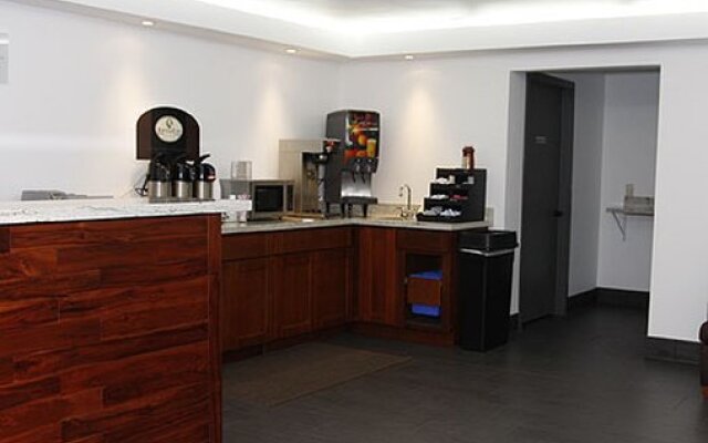 Chestnut Tree Inn Portland Mall 205