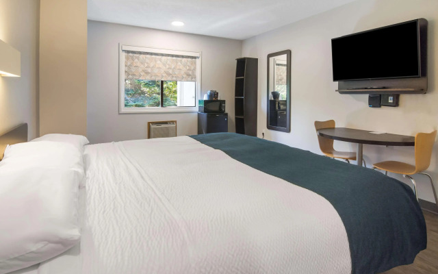 Motel 6 Victoria Airport Saanichton