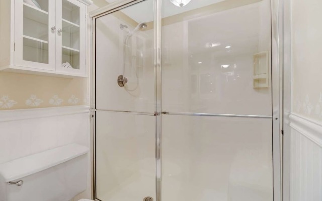 25870 Hickory Blvd #704