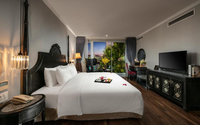 Shining Central Hotel and Spa