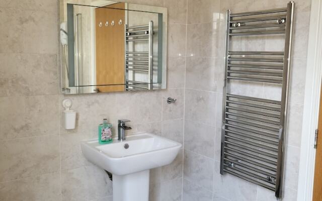 Remarkable 2-bed Apartment in Huddersfield