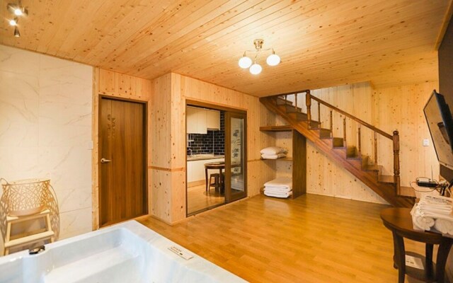 Inje Baekdam Rainbow Pension