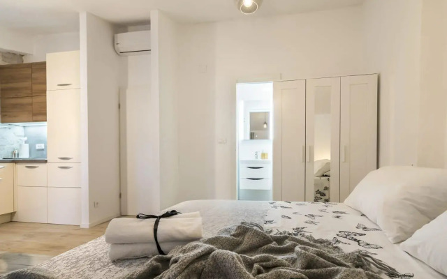 Studio Apartments Petar in old part of town