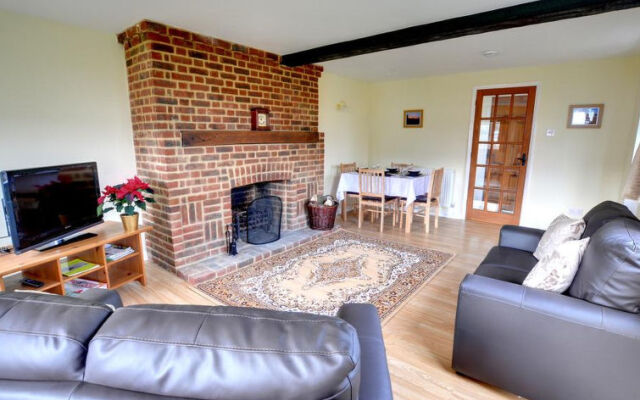 Holiday Home Walnut