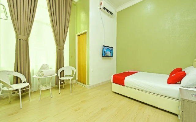 Oyo 90639 Hotel Azimah
