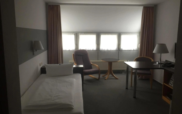 Business apartment in 3 star hotel Daimler Nah