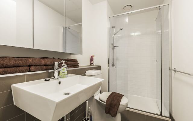 C3CBD Melbourne Apartment