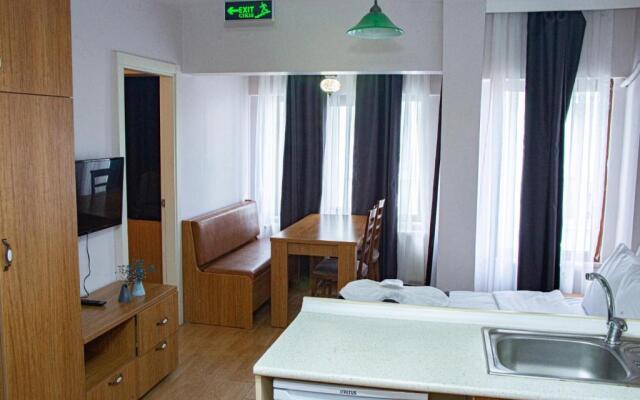Three Apples Suites and Hotel