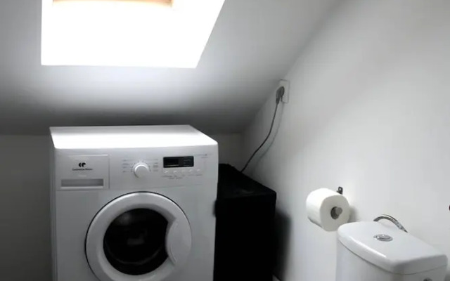 Downtown Living With a View, Ideal for 4