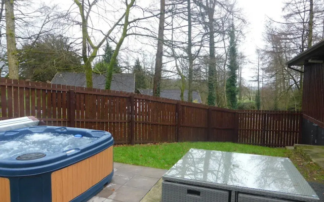 Hazel Lodge 26 with Hot Tub, Newton Stewart