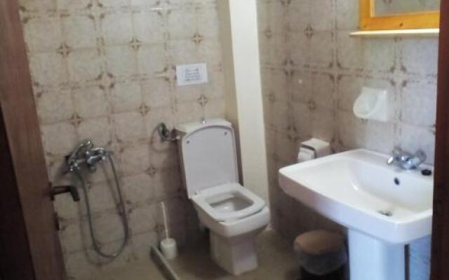 Nikolas Apartments
