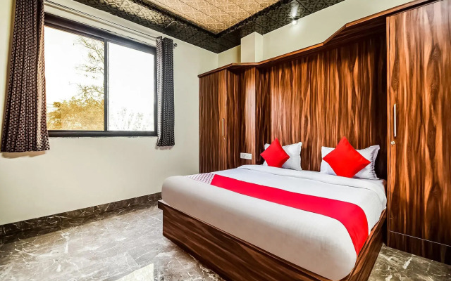Eleven 43 Suites by OYO Rooms