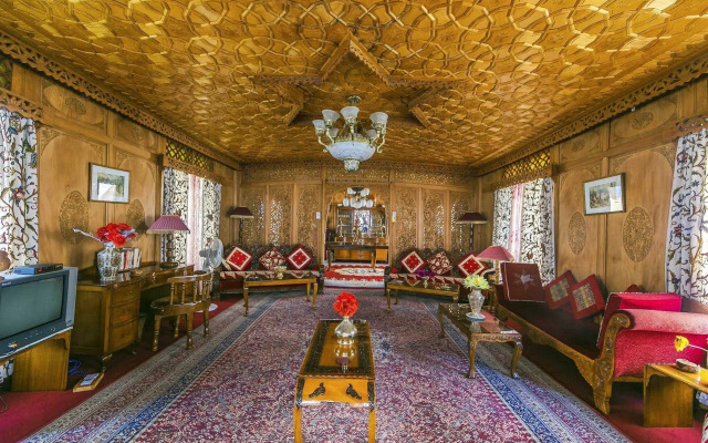 Wangnoo Houseboats