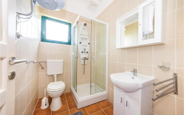 Three-Bedroom Apartment in Privlaka