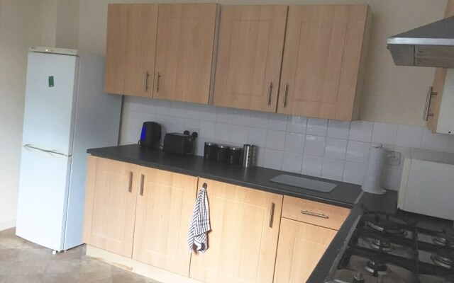 Upper Villiers - Contractors
