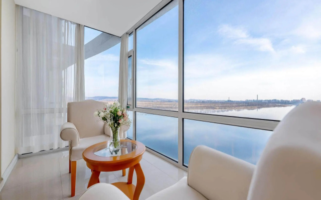 Vienna International Hotel (Dandong Jiangjing Zhidu) – Balcony – Dandong