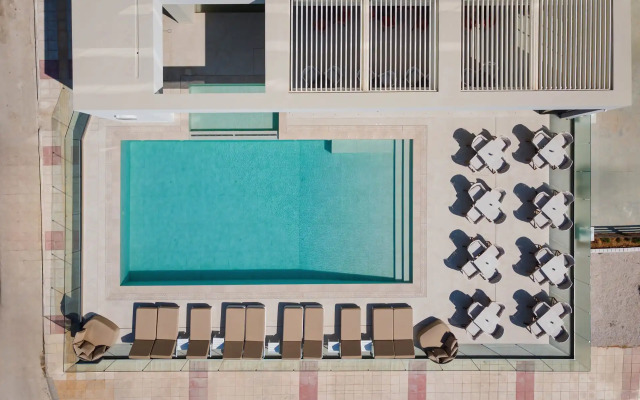 Avant Blue Boutique Hotel