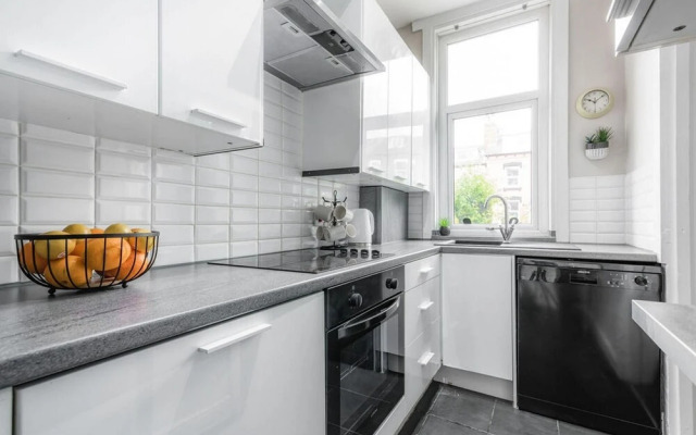 Beautiful 4BD Family Home Burley Leeds
