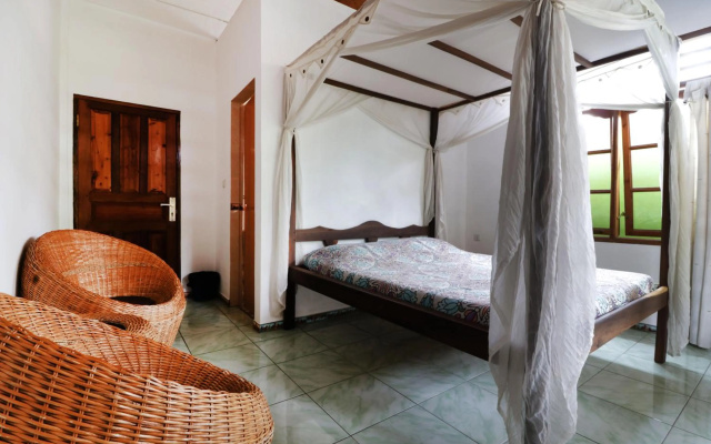 Bagus Bay Guest House – Guest Rooms – Tuk Tuk