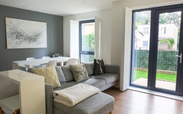 Modern 2 Bedroom Apartment in Putney