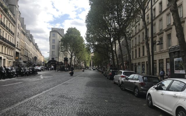 Apartment with One Bedroom in Paris, with Wifi