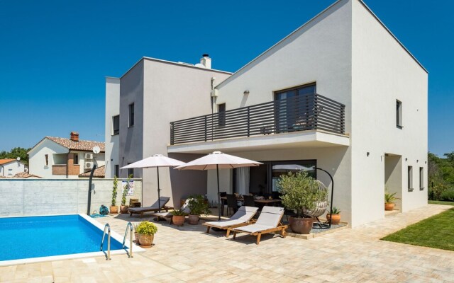 Villa Leonardo Vr Naveri