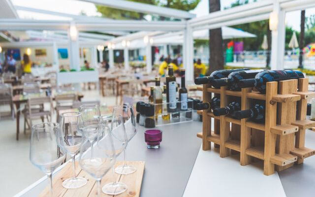 Club Del Sole Stork Family Collection