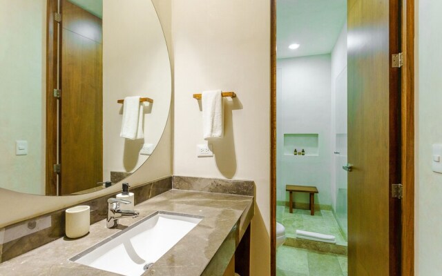 Jungle Luxury in Private Residential Area & Stunning Rooftop by Stella Rentals