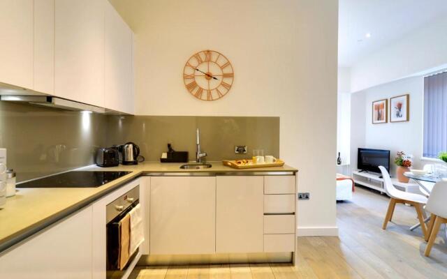 La Casa Suites Slough