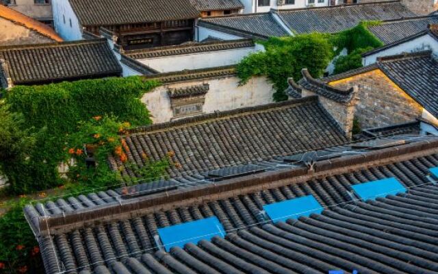 Hangzhou Jiande Yanzhou Ancient City. Looking at Shan Mei Yard.