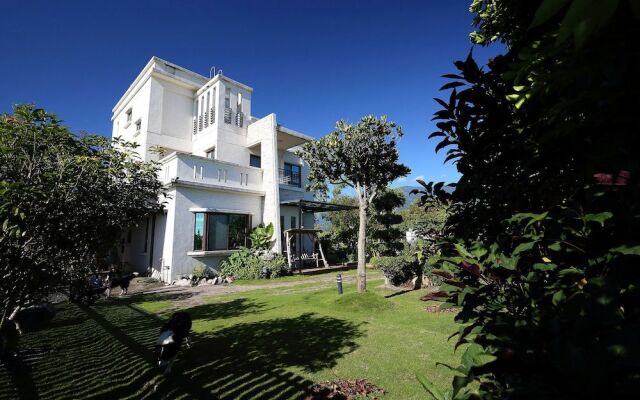 Textile Girl Romantic Homestay