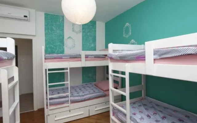 Pozitiv Hostel