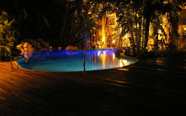 Palm Cove Tropic Apartments
