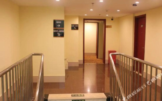 Super 8 Hotel (Beijing Fengtai Railway Station Fengtai South Road Subway Station)