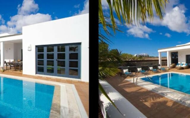 Villa With 3 Bedrooms in Playa Blanca, With Private Pool, Furnished Terrace and Wifi - 500 m From the Beach