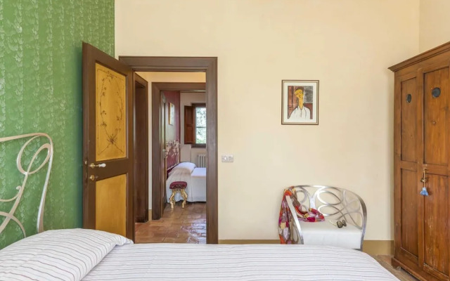 Lavish Home in Fermo With Pool