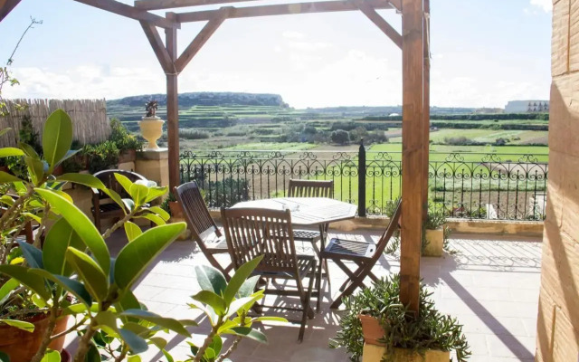 Villayana Gozitan Farmhouse with pool