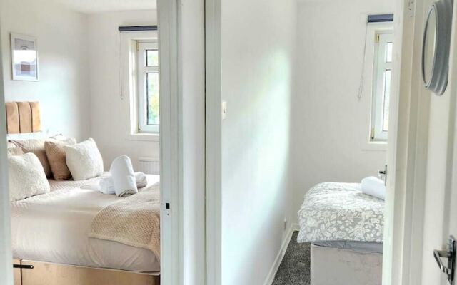 Quirky Home Quiet Neighbourhood