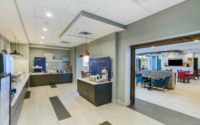 Holiday Inn Express & Suites Jacksonville - Town Center by IHG