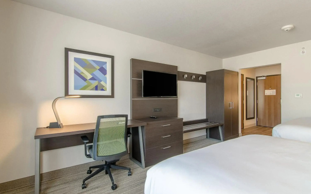 Holiday Inn Express & Suites Atchison by IHG
