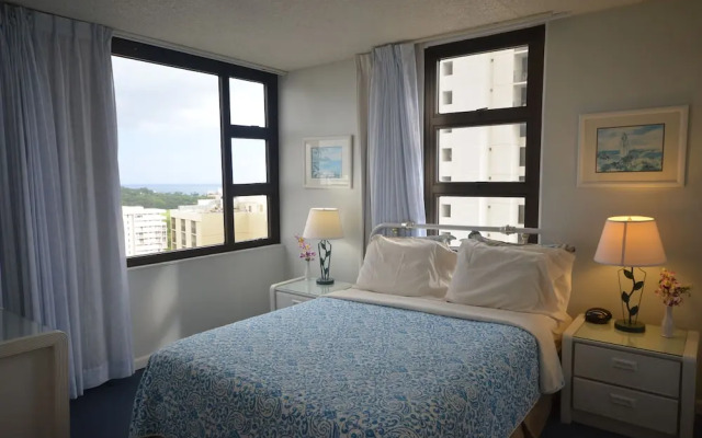 Waikiki Banyan #2513 by RedAwning