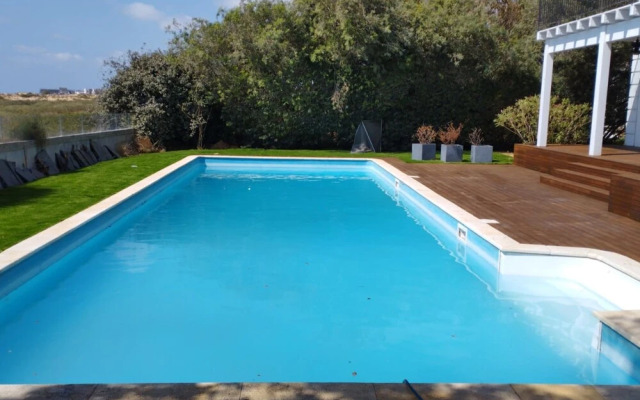 Gorgeous Mansion by Caesarea's Greatest Beach-hosted by Sweetstay